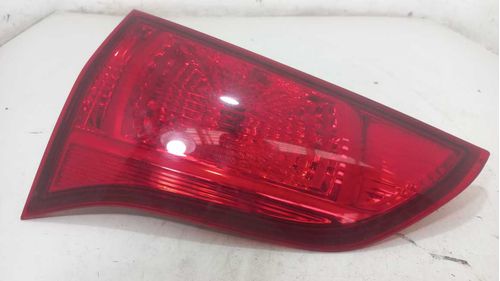 LANTERNA DA TAMPA ESQUERDA MITSUBISHI PAJERO 3.2 2018